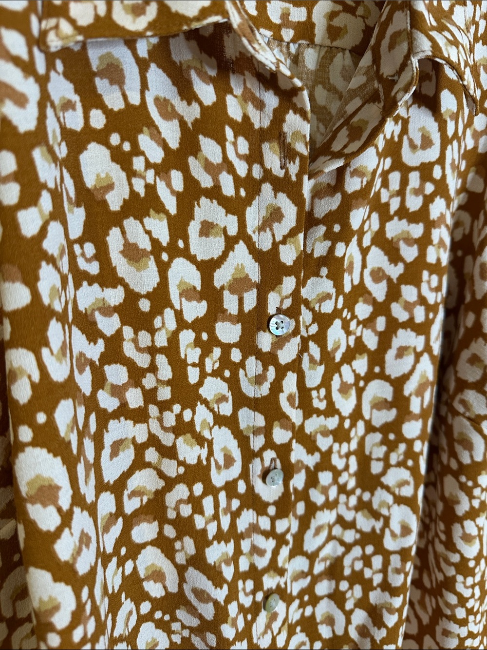 Nine West Rust/Brown & White Leopard-Print Tie-Hem Button-Down Top | M - Picture 4 of 8